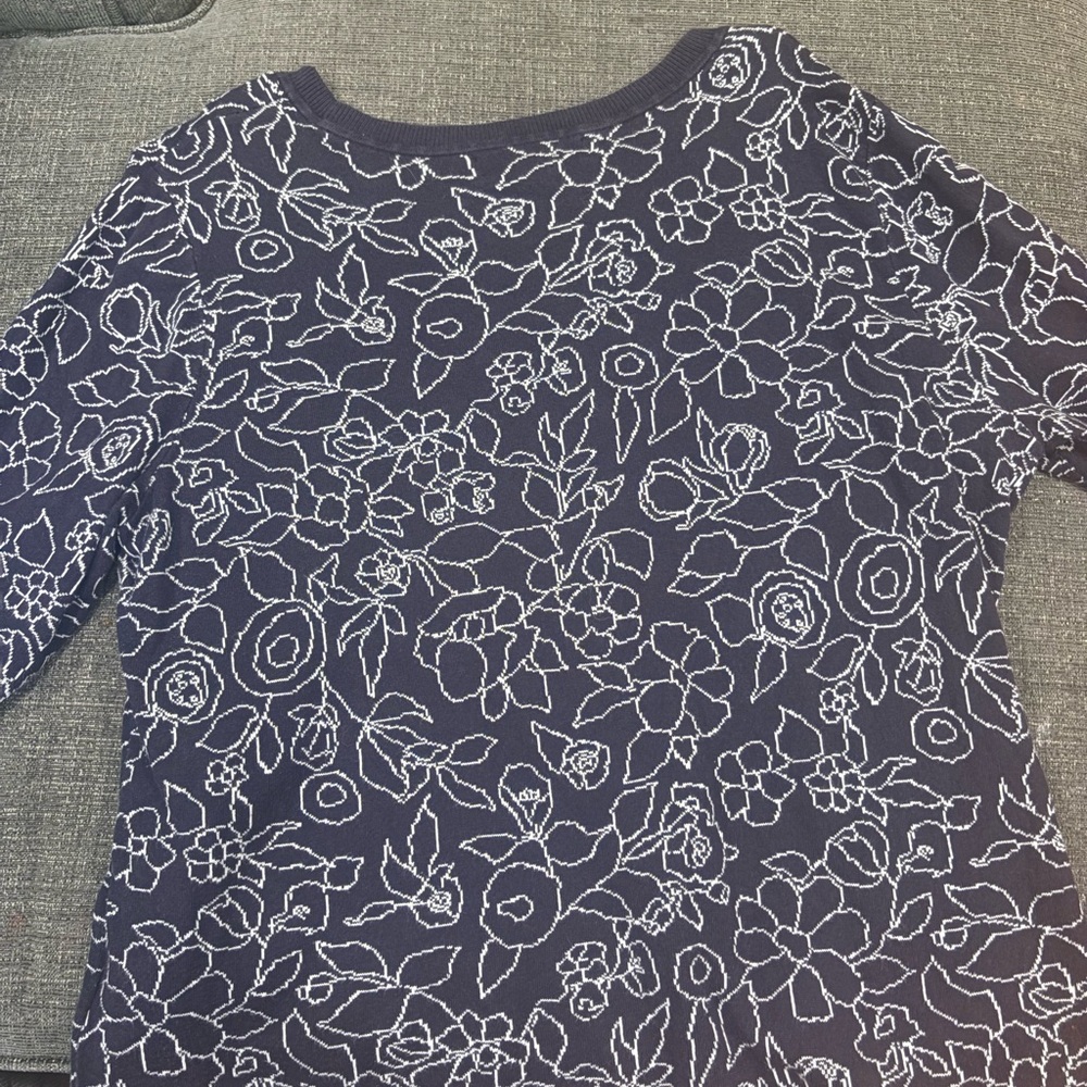 Chase Bank Lands End Navy Floral Knit Top with White flowers